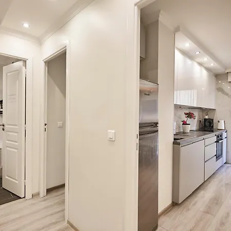 Appartement Moderne 2/3 Pièces Près Du Port Nice